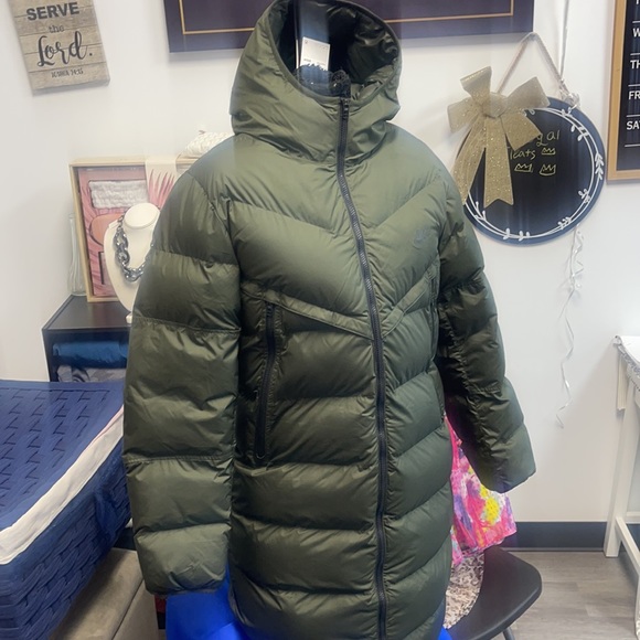 NIKE OLIVE 🫒 GREEN PUFFER